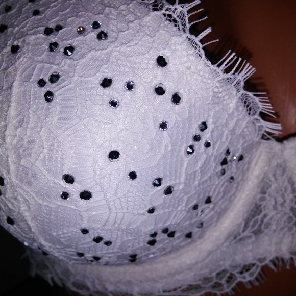 Victoria Secret Bra - Picture 3 of 9